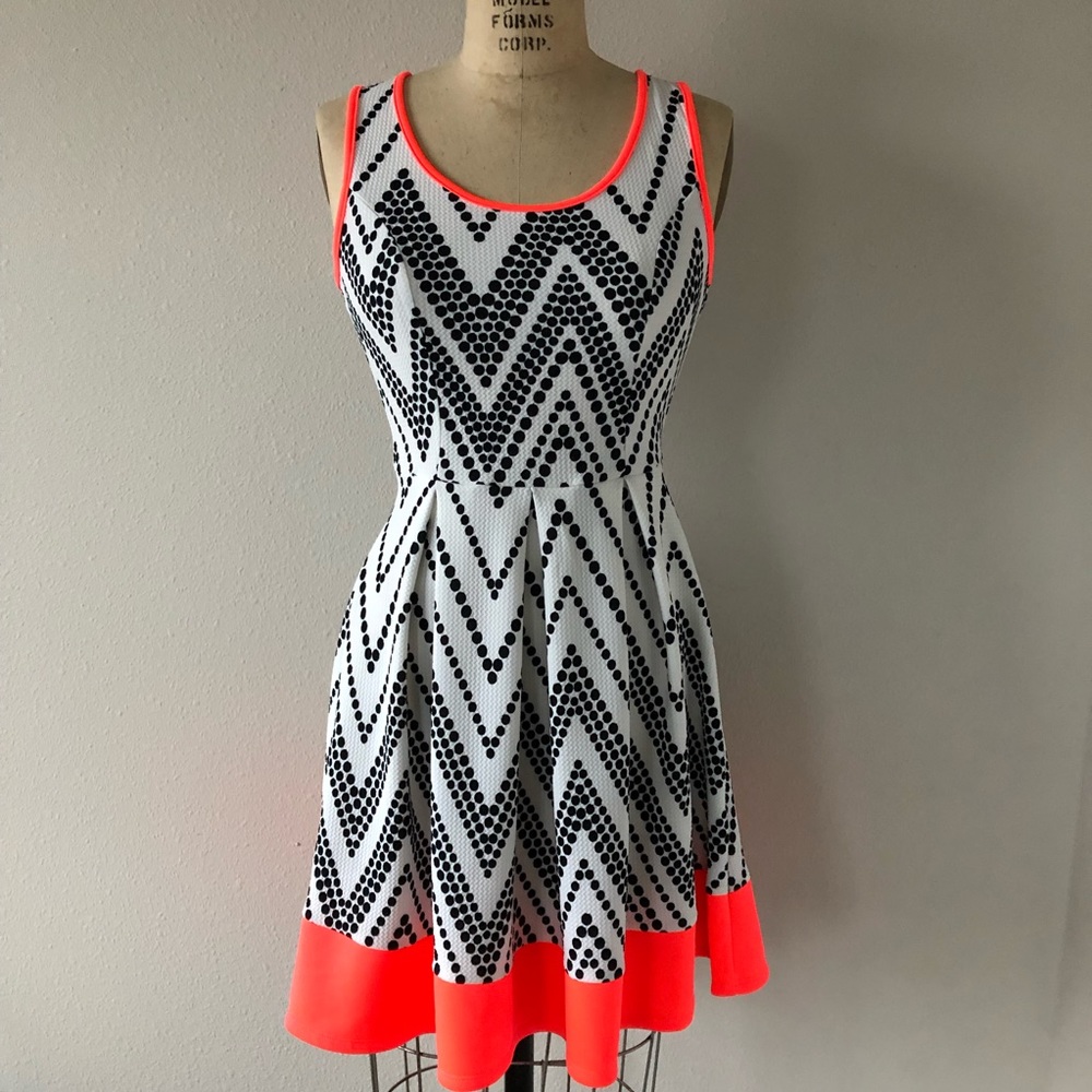 ❤️ 3/$15 • Maru Sleeveless Dress - Size S